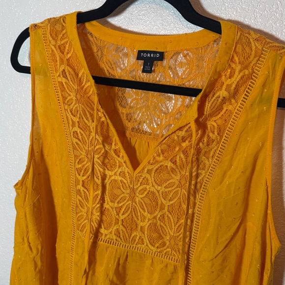 Torrid Sunflower Yellow Swiss Dot Lace Inset Sleeveless Blouse Size 1X - Picture 4 of 7